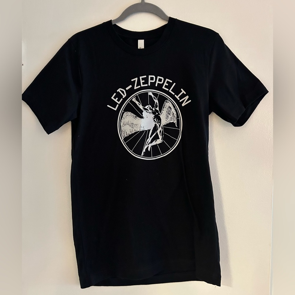 Led Zeppelin T-Shirt. Purchased on Etsy. NOT original concert tee. BRAND NEW.